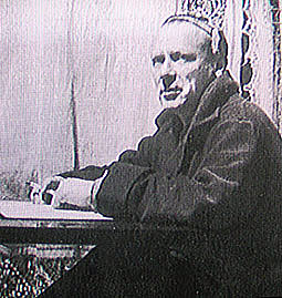  M.A.Bulgakov-rom.Meister ja Margarita autor162.jpg: 15.V1891-10.III 1940,vene kirjanik.  Tema loomingule on omane olmekirjanduse täpsus, peen psühholoogilisus, terav süžee,satiiriline grotesk,kaasaja probleemide seostatus maailmakultuuri traditsioonidega.