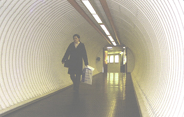 Jalakäijate tunnel, silindriline.jpg: