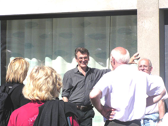 VKM2 012.jpg: Mehe rõõm tehtust läheb sujuvalt üle järgnevate projektide mure-optimismiks: teatrilava juuli alguseks ja kontserdisaal augusti lõpuks. Tähtajad on paigas. Kes teeb - see jõuab!