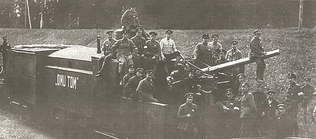 VSOTv.jpg: Soomusrongi nr3 suurtükiplatvorm "Onu Tom" ja dessantpataljon, kes Peeter Asmuse juhtimisel vallutas 23.juunil Võnnu