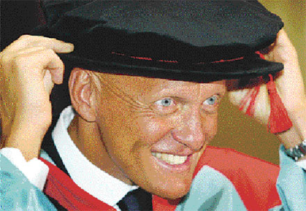 Pierluigi Collina.jpeg: Maailma nimekaim jalgpallikohtunik